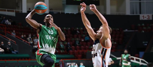 УНИКС дожал «Парму» в последней четверти