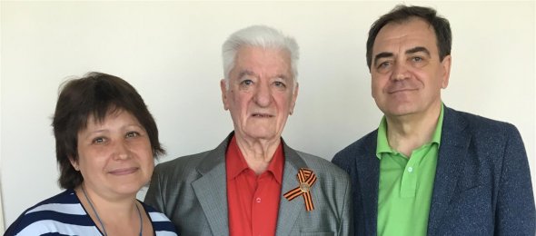 Павел Александрович Карпов поздравил с 9 мая - Днем Победы ветерана Игоря Павловича Позняка